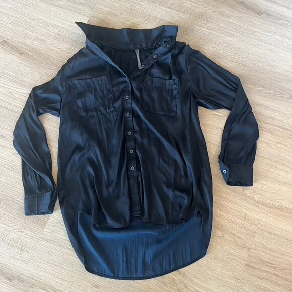 Anthropologie Hi Lo Button Down Shirt in Black Size Small - Picture 1 of 12